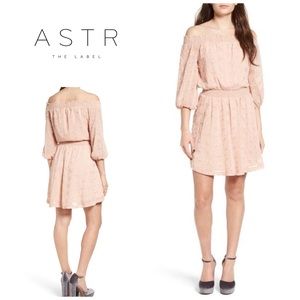 ASTR off-shoulder Eyelet dress - pink